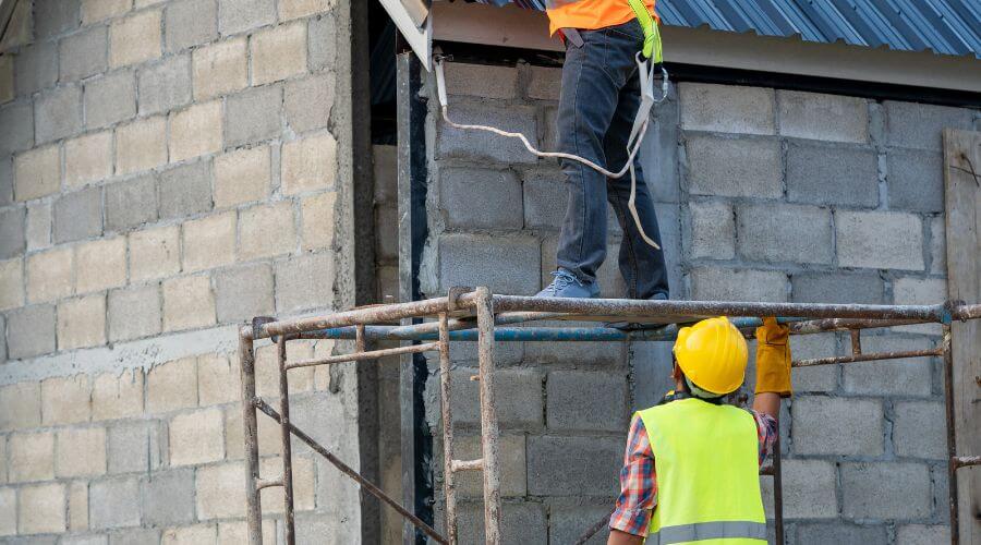 Professional gutter cleaning in Loretto, MI